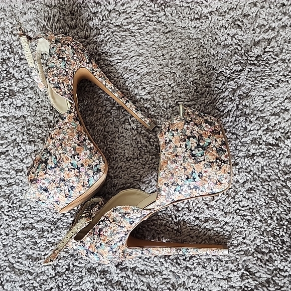 Betsey Johnson Bandit tapestry floral print platform shoes-6 - Picture 6 of 13